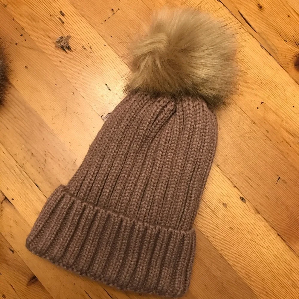 ⛄️Single Fur Ball Beanie Hat